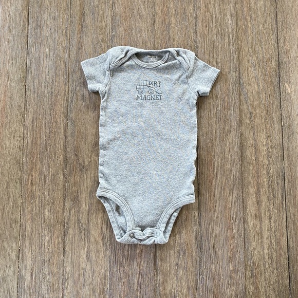 4/$10 Carter’s onesie bodysuit 9 months - Picture 2 of 5